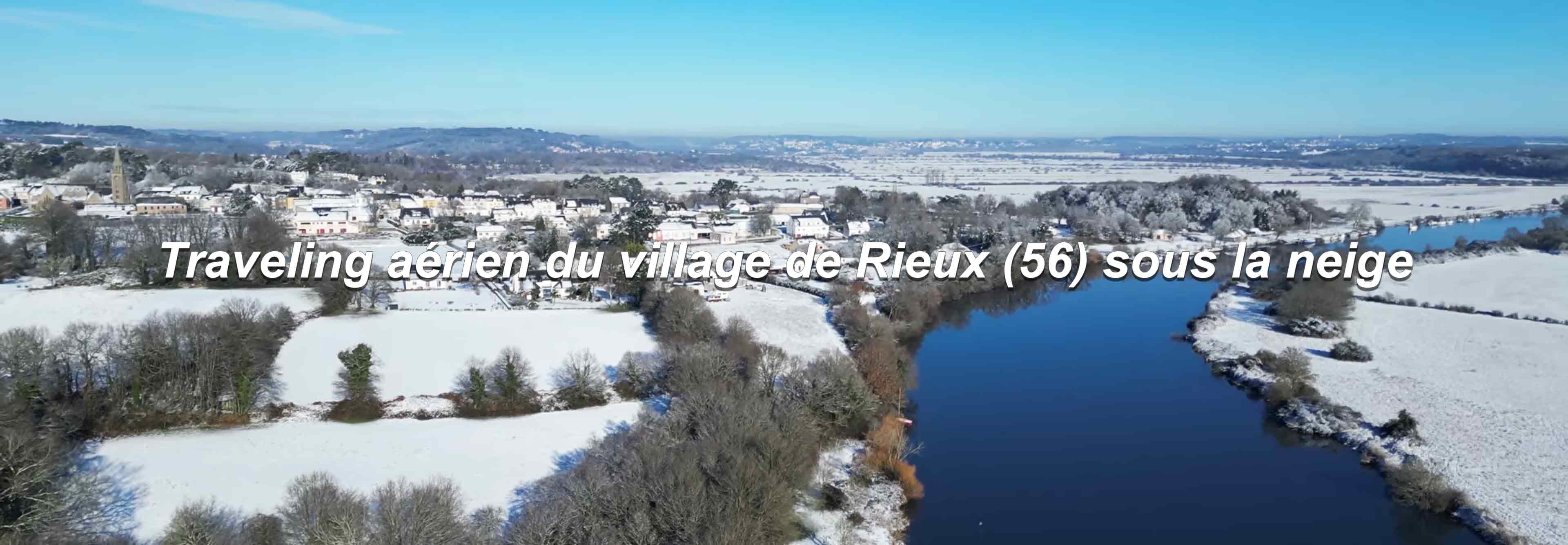 Traveling aérien du village de Rieux sous la neige - Janvier 2026